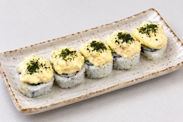 FISH KATSU TARTAR ROLL (laid down)
