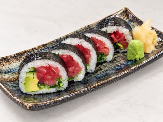 RAW TUNA / SPICY RAW TUNA ROLL