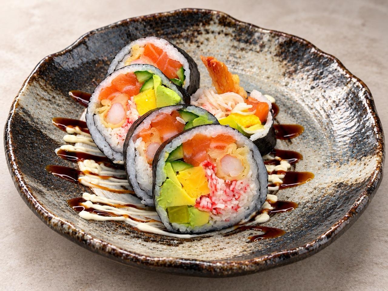 SALMON FUTOMAKI