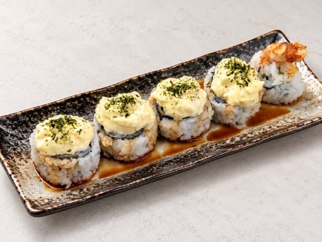 TEMPURA PRAWN TARTAR ROLL