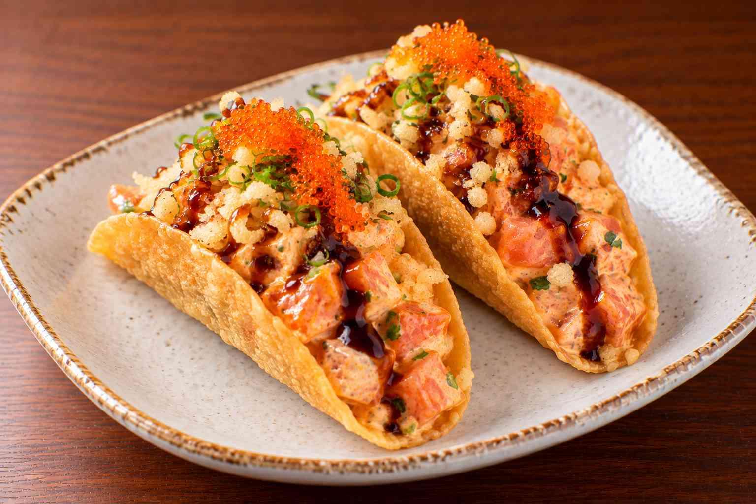 Sambal cream salmon / tuna taco